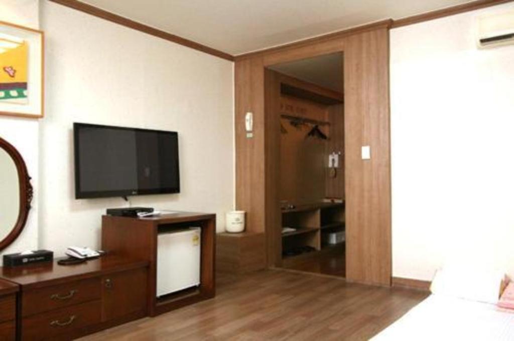 Hotel Olympic Changwon Exterior photo